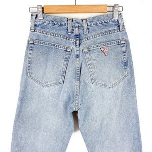 VTG Guess high waisted light wash mom jeans 28